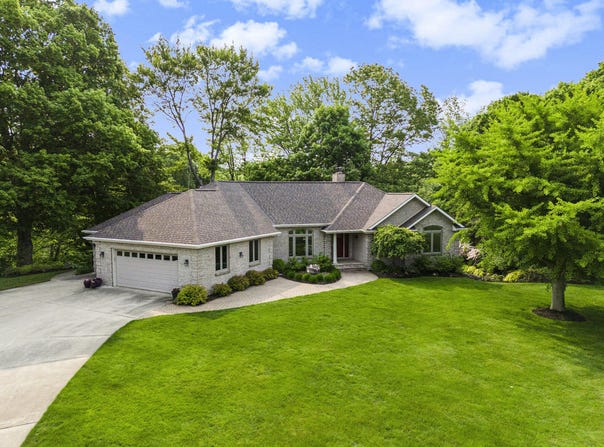 565 Hawksnest Drive, South Haven, MI 49090