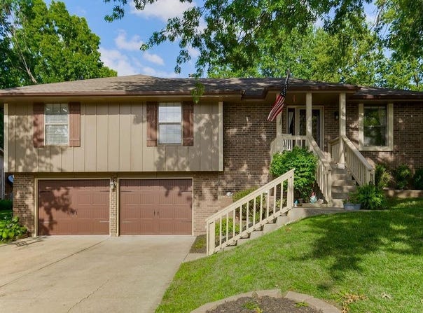 412 NW 36th Street Terrace, Blue Springs, MO 64015