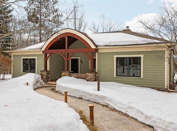 2588 COTTAGE, HARBOR SPRINGS, MI 49740