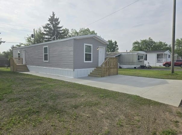 1424 East Dr, Alden, NY 14004
