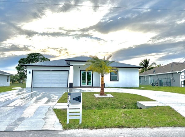 1822 SW Monterry Lane, Port Saint Lucie, FL 34953