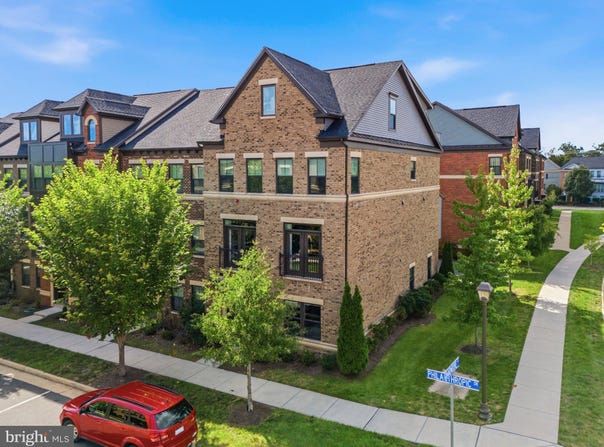 22261 PHILANTHROPIC Drive, ASHBURN, VA 20148