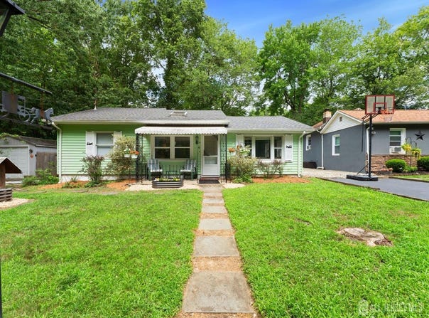 6 Diana Lane, Monroe, NJ 08831