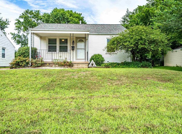 1215 E LONDON Avenue, Peoria Heights, IL 61616