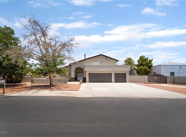 5676 Birchwood Circle, Las Vegas, NV 89120