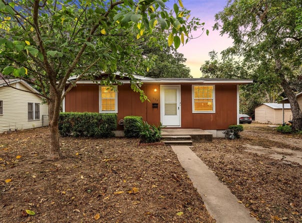 532 College ST, Rockdale, TX 76567