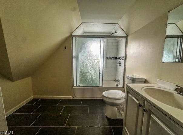 19 Walnut Ter, Bloomfield Twp., NJ 07003-5025