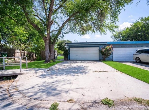 1302 Coldwater Dr, San Antonio, TX 78245