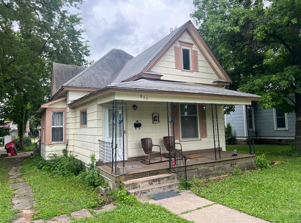 615 East St, Iola, KS 66749
