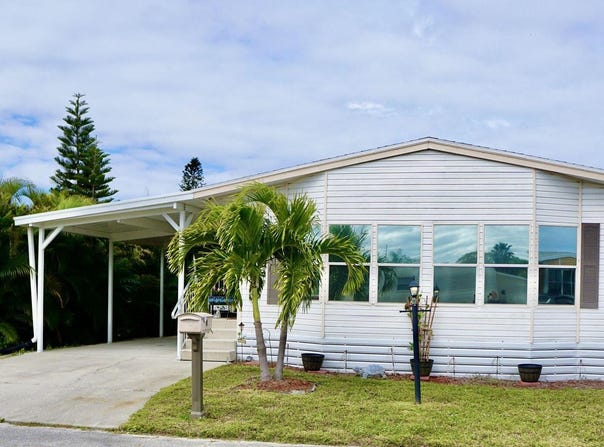 8 Andalusia Lane, Port Saint Lucie, FL 34952