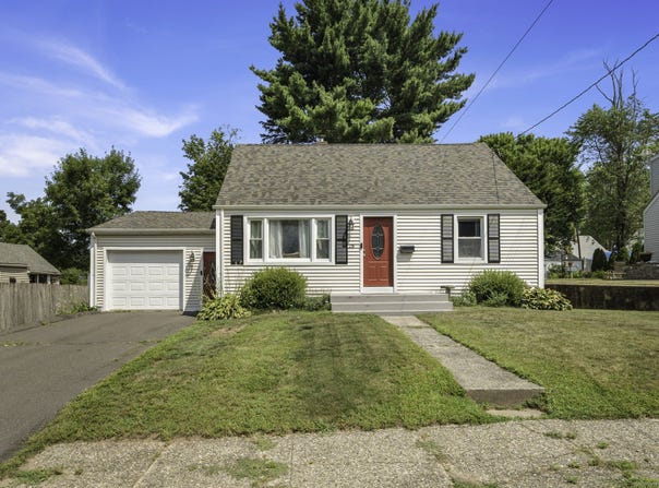 28 Rowe Place, Bristol, CT 06010