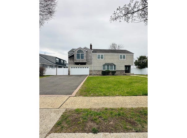 121 W Seaman Avenue, Freeport, NY 11520