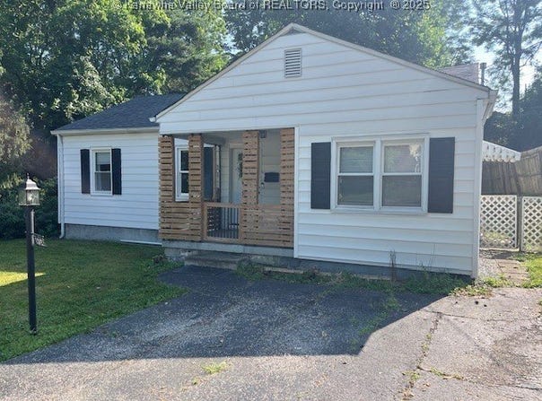 934 Village Drive, South Charleston, WV 25309
