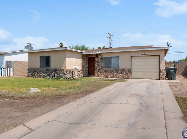 646 Aurora Dr, El Centro, CA 92243