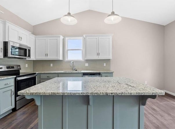 796 Highland Drive, Edwardsville, KS 66111