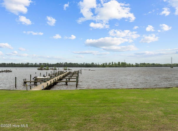 130 S Washington Harbour Avenue, Washington, NC 27889