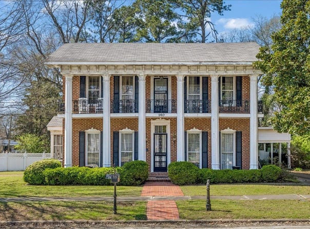 140 N MAURY St, Holly Springs, MS 38635