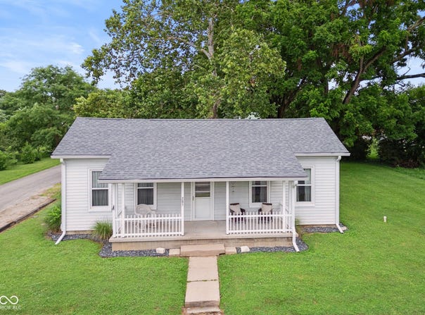 285 Washington Street, Hartsville, IN 47244