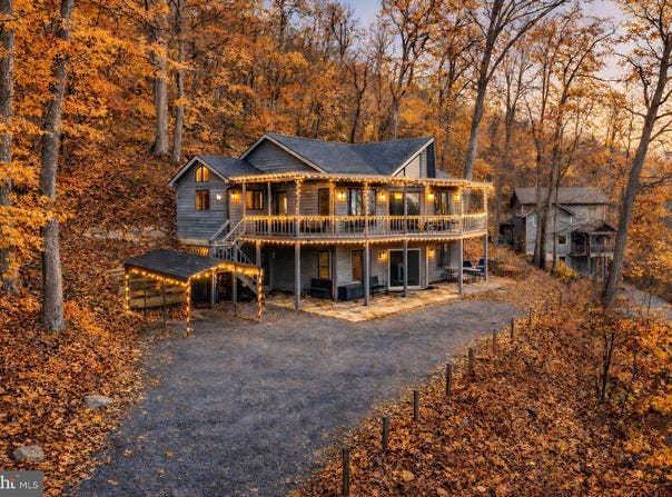 579 BOBCAT Drive, BERKELEY SPRINGS, WV 25411
