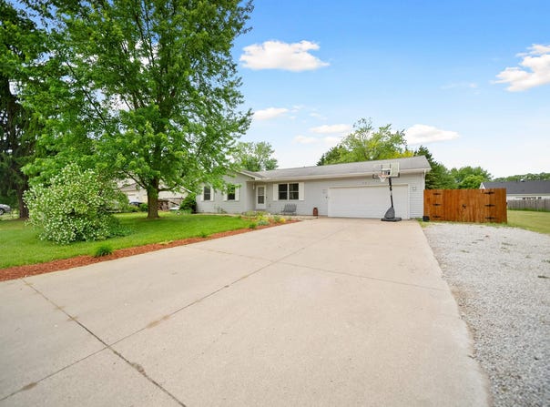 901 N Timberline Circle East, Warsaw, IN 46582