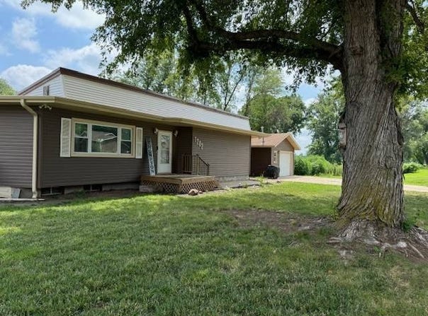 1202 22nd, Aurora, NE 68818