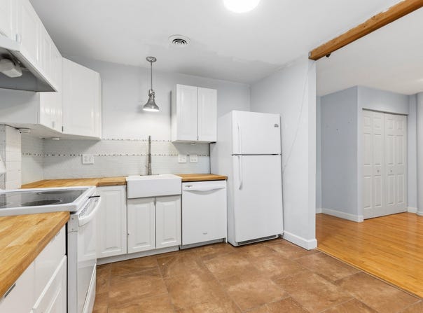 96 Old Colony Ave, Taunton, MA 02718