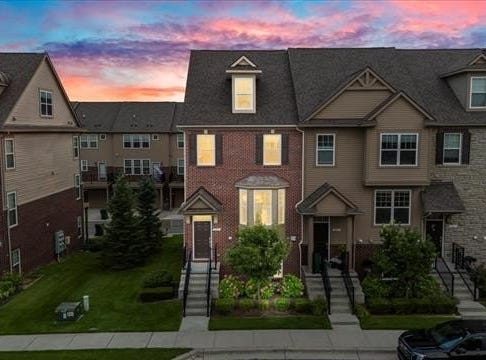 2653 Helmsdale Circle, Rochester Hills, MI 48307