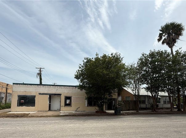 106 E 1st Street, Alice, TX 78332