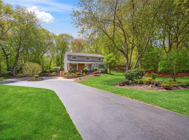 6 York Court, Northport, NY 11768