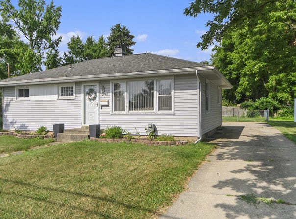 2720 Emerald Drive, Kalamazoo, MI 49001