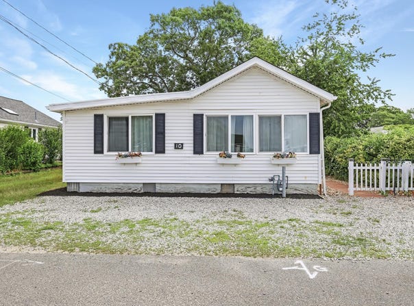 10 Barnes Street, Wareham, MA 02571