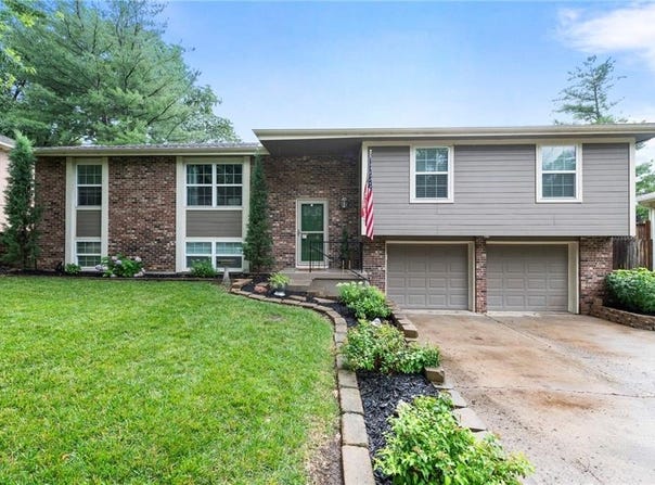 917 NW 13TH Street, Blue Springs, MO 64015