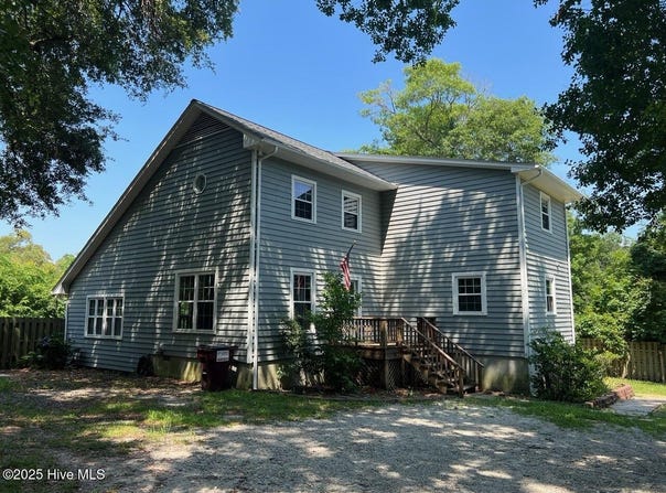 205 Harveys Lane, Hampstead, NC 28443