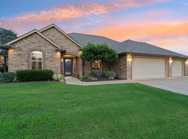 3401 Pondridge Road, Chickasha, OK 73018