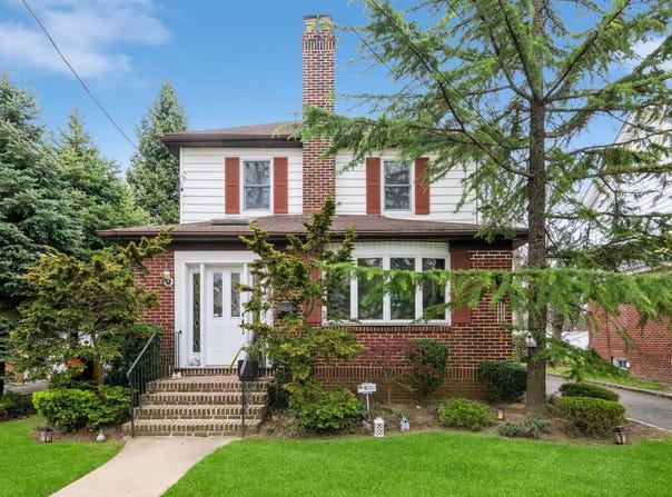 1547 Moffitt Avenue, Hewlett, NY 11557
