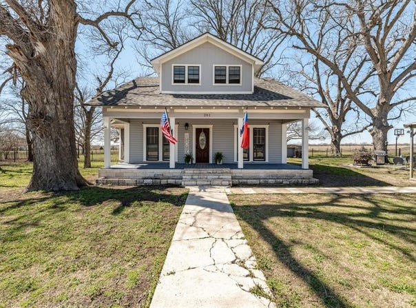 261 N 2nd Street, Walnut Springs, TX 76690