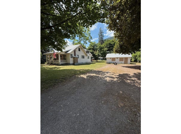 312 E Mineral Avenue, Troy, MT 59935