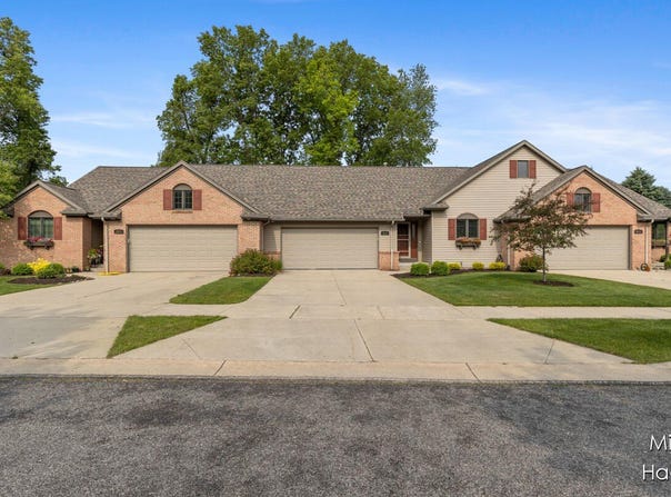 815 Hawthorne Court, Greenville, MI 48838