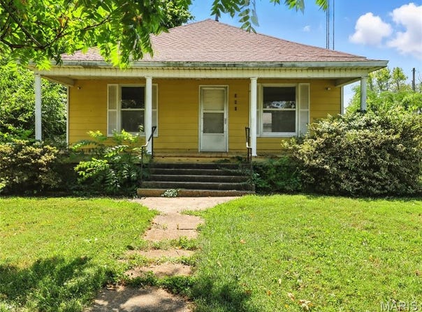 300 E Clouse Street, Mountain Grove, MO 65711