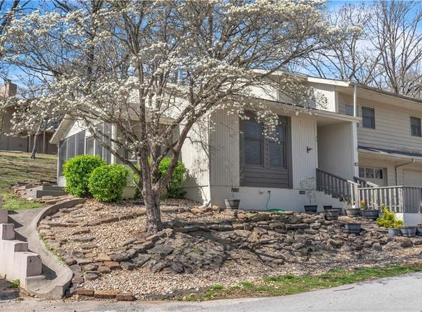 28 Estes  DR, Bella Vista, AR 72715