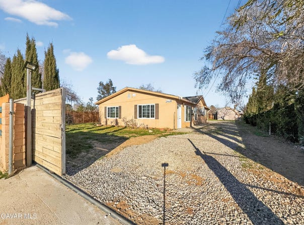 E 87th Street, Palmdale, CA 93552