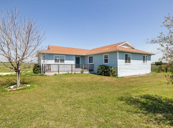 215 County Road 489, Elgin, TX 78621