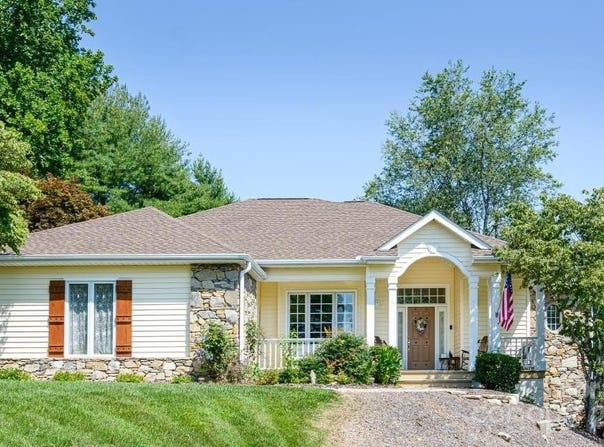 100 Bayberry Way, Hendersonville, NC 28739