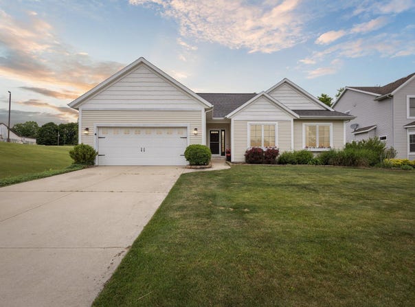 552 N Creek Court NE, Rockford, MI 49341