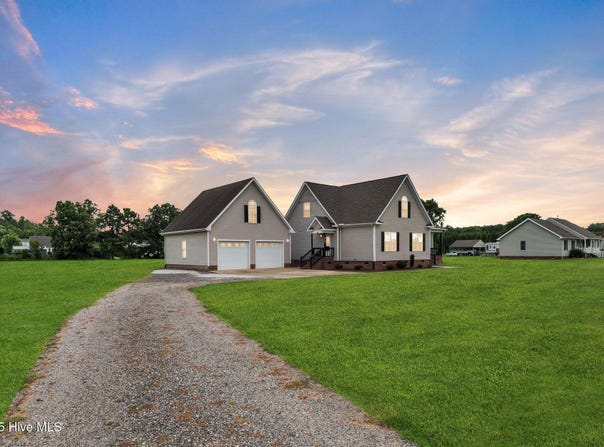 817 Tulls Creek Road, Moyock, NC 27958
