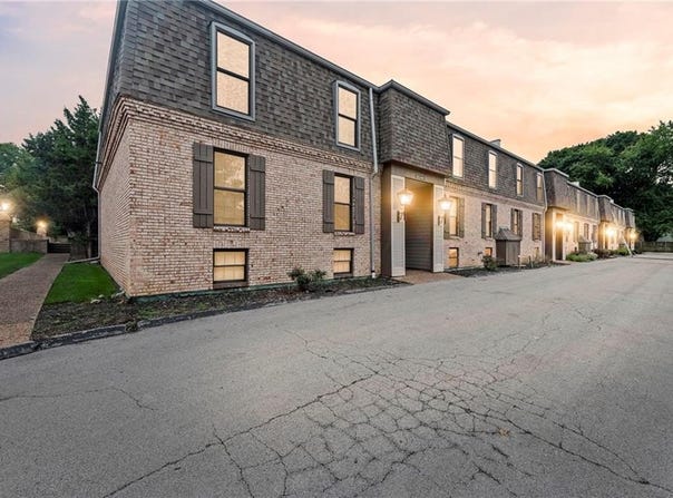 5125 W 75th Street, Prairie Village, KS 66208