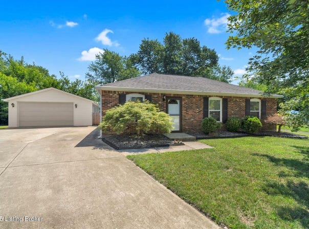 2500 Tavistock Ct, Louisville, KY 40272