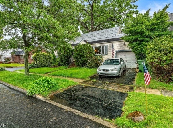 801 Clark St, Linden City, NJ 07036-2717