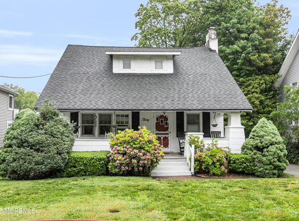30 Balloch Place, Red Bank, NJ 07701