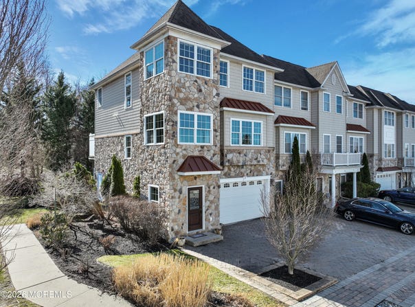 12 White Oak Lane, Aberdeen, NJ 07747